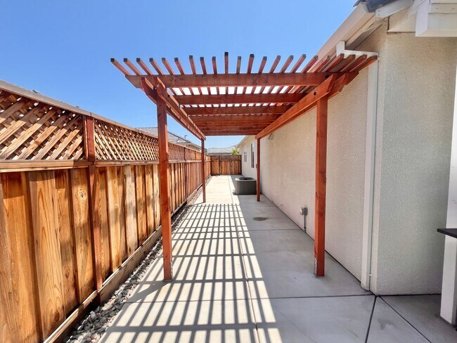 Building Photo - 1855 Felsite St