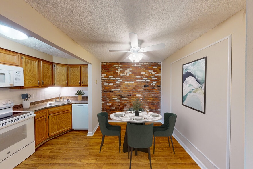 Building Photo - Regency Court