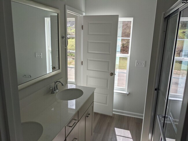 Building Photo - 200 Bluewing Dr