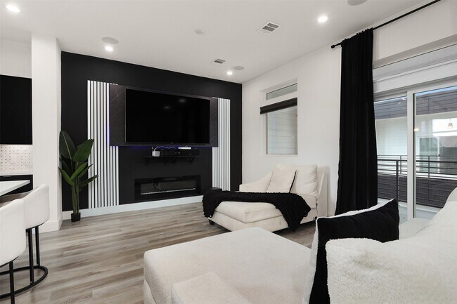 Building Photo - 500 Schweikhardt St