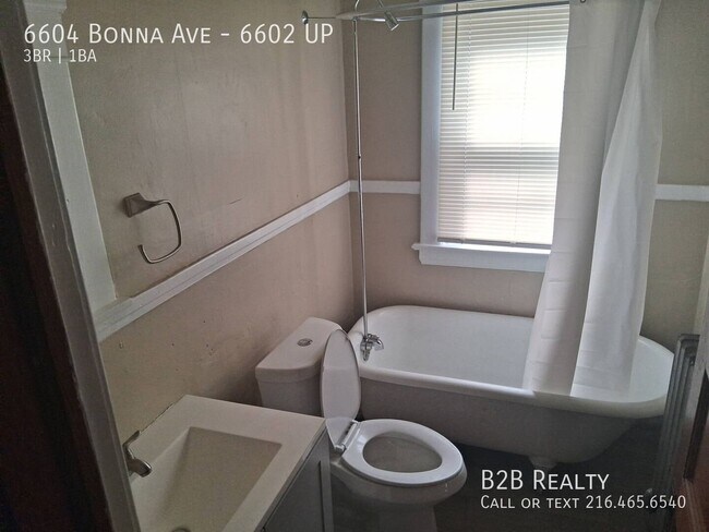 Building Photo - 6604 Bonna Ave