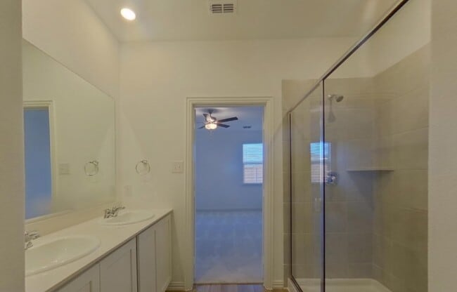 Building Photo - Beautifully Renovated 4-Bedroom Home with Premium Finishes