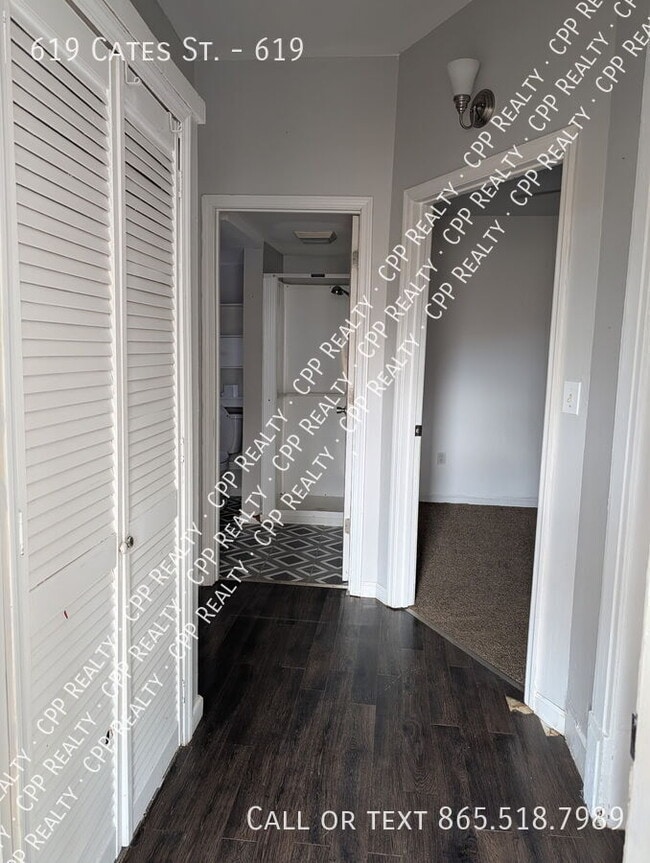 Building Photo - 619 Cates St