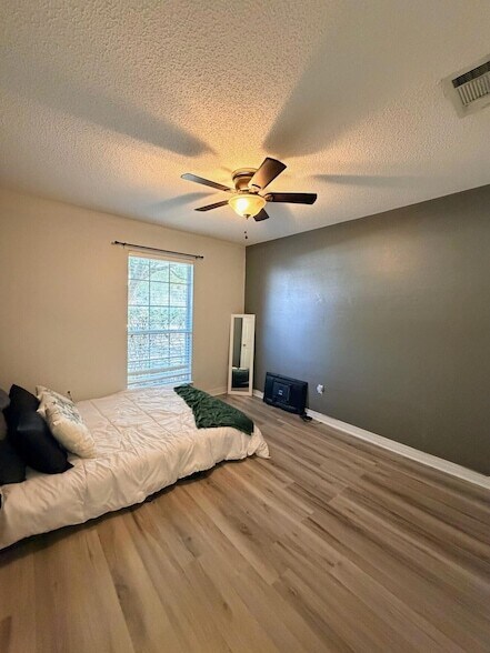 Building Photo - 205 Villacrest Dr