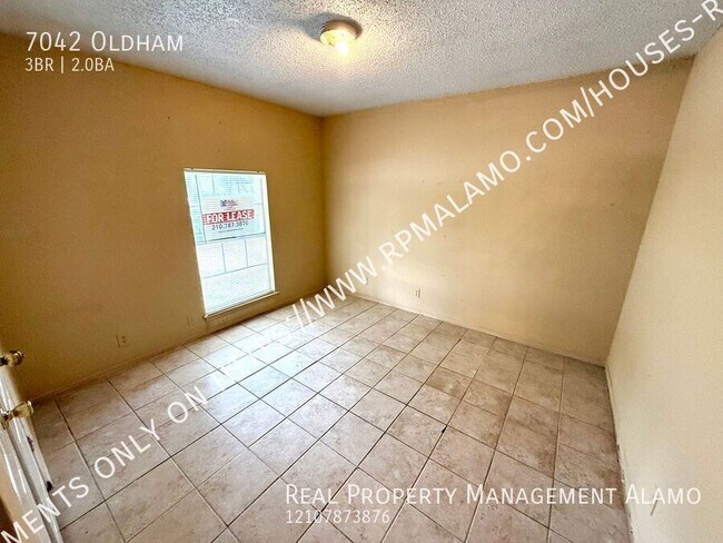Building Photo - 7042 Oldham-