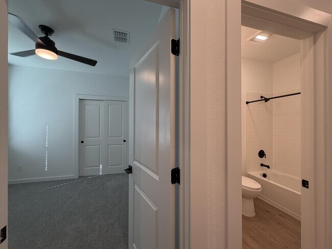 Building Photo - 4819 Legends Bay Dr