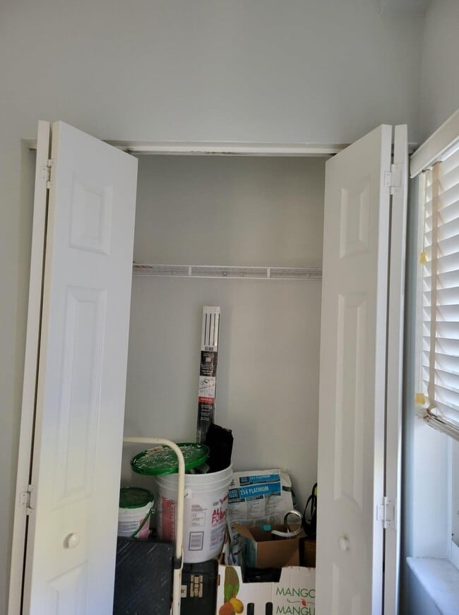 Building Photo - 4401 Crystal Lake Dr