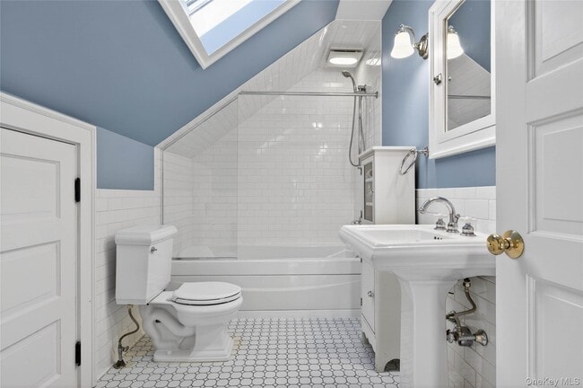 Building Photo - 35 Birch St