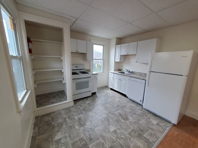 Building Photo - Milton -840