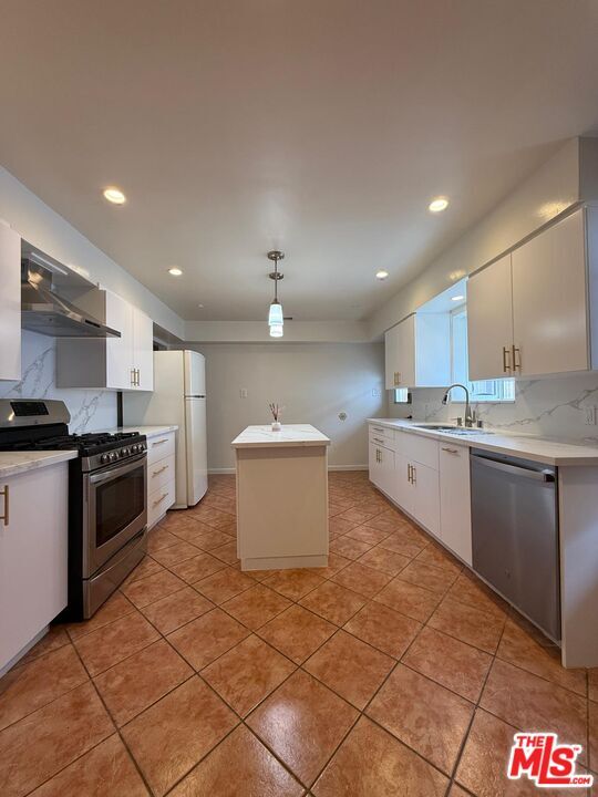 Building Photo - 10642 Samoa Ave