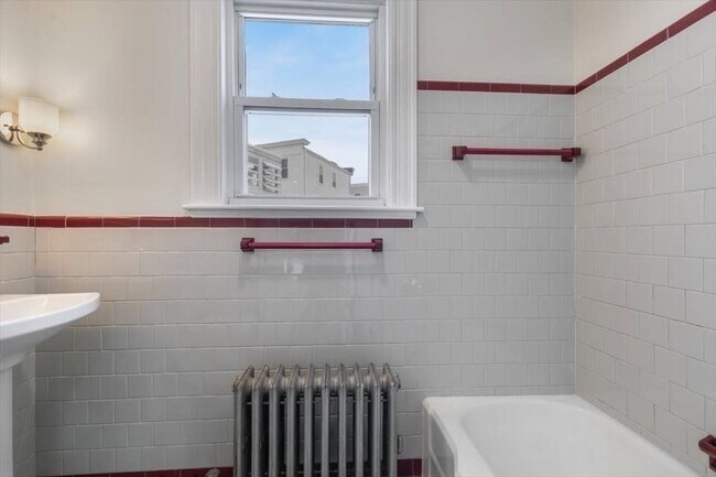 Building Photo - 412 Cabot St