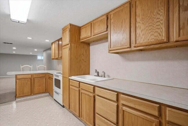 Building Photo - "Charming 2-Bedroom Duplex Retreat on Eccles Ave – Spacious 1,256 Sq Ft Home in Ogden!"