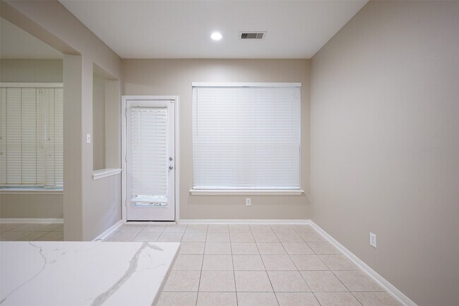 Building Photo - 105 N Holly Laurel Cir