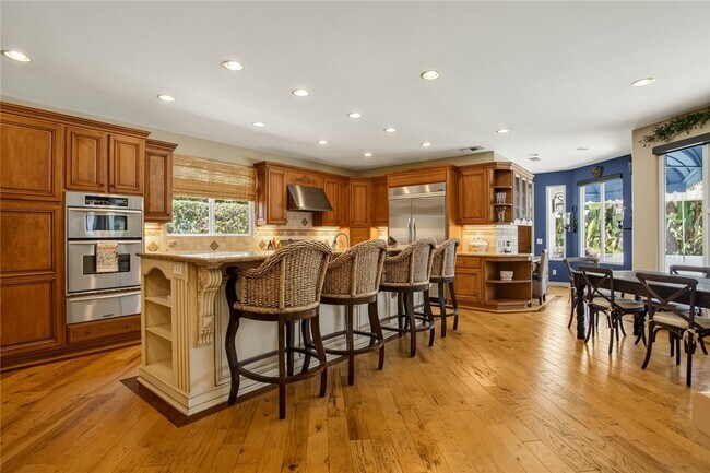 Building Photo - 1746 N Vallejo Way