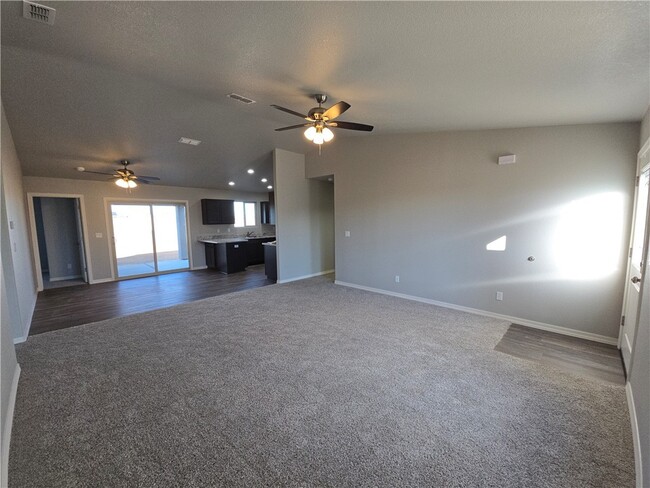 Building Photo - 2951 E Colina Cerbat