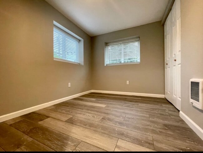 Building Photo - Stunning Mid Century Modern Cottage In Mill Park Neighborhood~  Large Yard w/ Privacy Fence~ Wash...