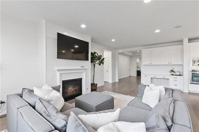 Building Photo - 31650 Sweetwater Cir