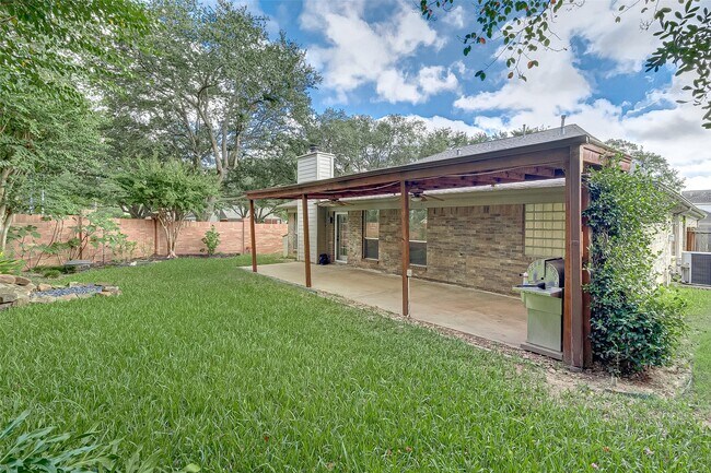 Building Photo - 22926 Rainbow Bend Ln