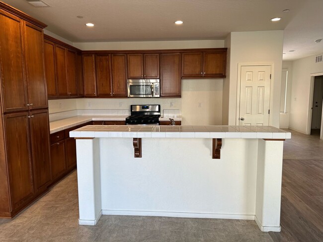Building Photo - 318 S Wind Ct