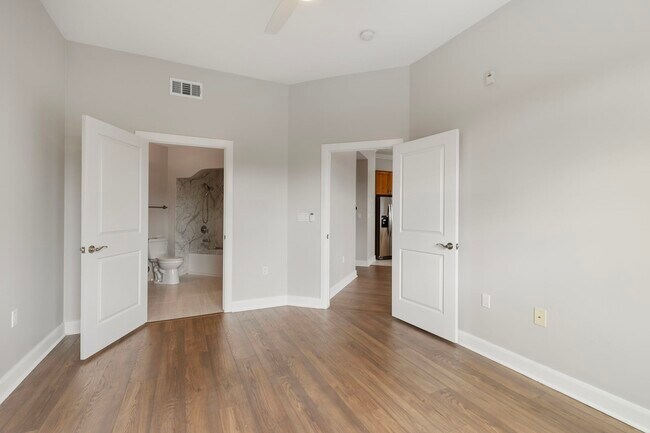 Building Photo - 1010 Rosine St