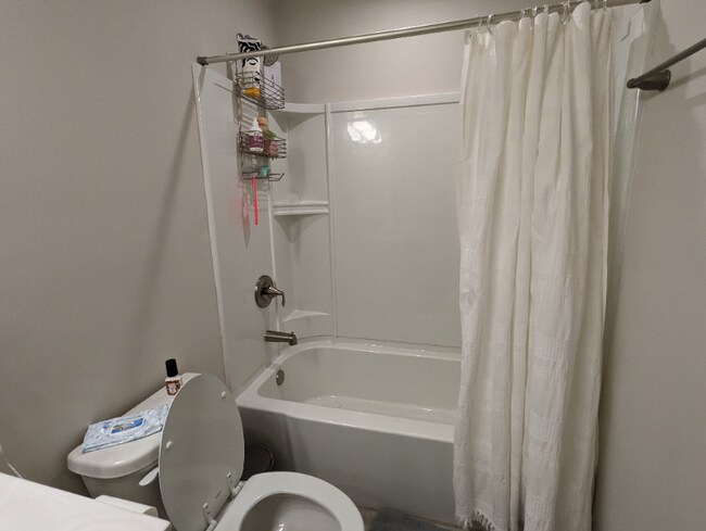 Building Photo - 561 Becks Pl