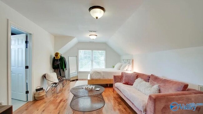 Building Photo - 1024 Split Rock Cove