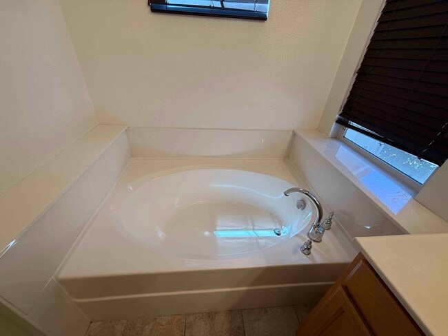 Building Photo - Great 3 Bedroom In Elk Grove