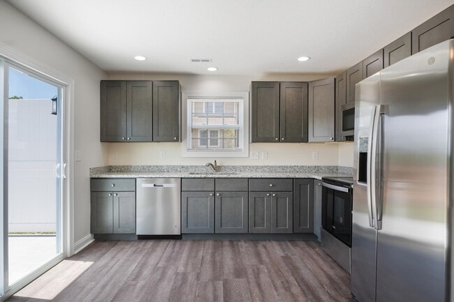 Building Photo - 455 Skylar Dr