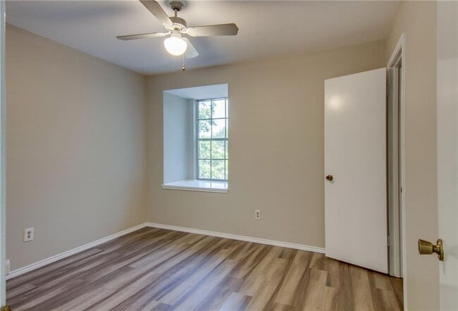 Building Photo - 6415 Jennings Dr