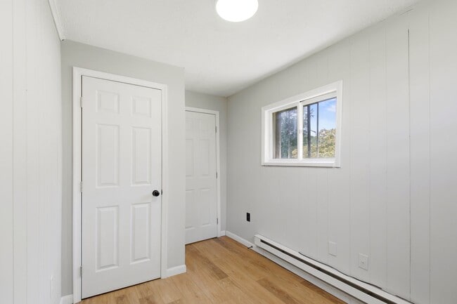 Building Photo - 606 Meadow Ave