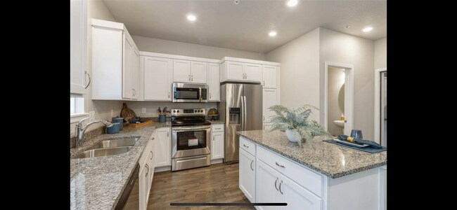 Building Photo - 9585 Heightsview Dr