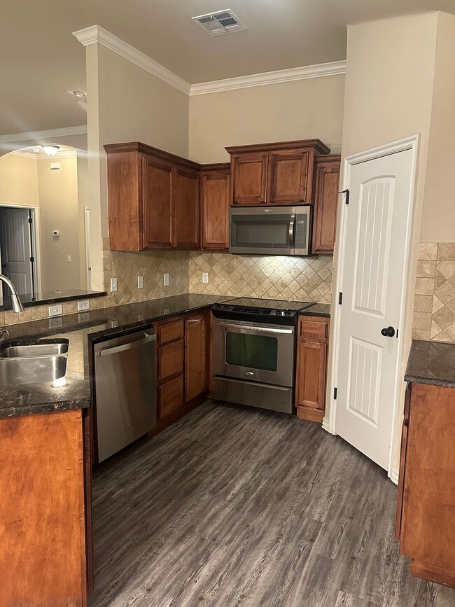 Building Photo - Beautiful 3 Bedroom Home With An In-Ground Storm Shelter!!!