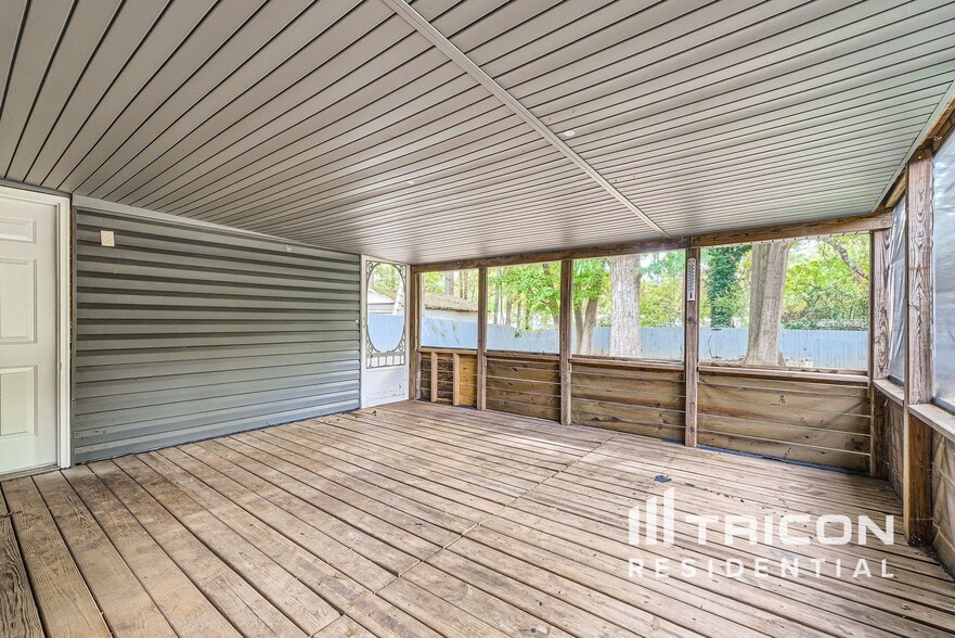 Building Photo - 5313 Larewood Dr