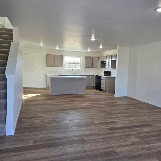 Building Photo - Brand New 4 Bedroom Home