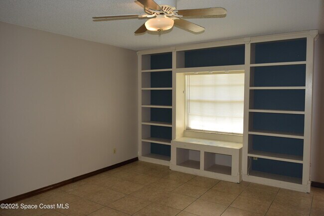 Building Photo - 1941 Talloak Rd