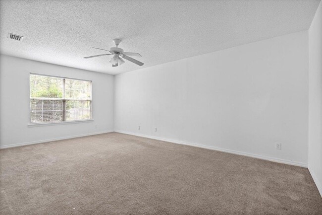 Building Photo - 2659 Rosebud Dr E