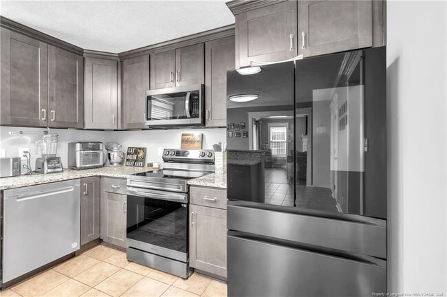 Building Photo - 6545 Ryefield Dr