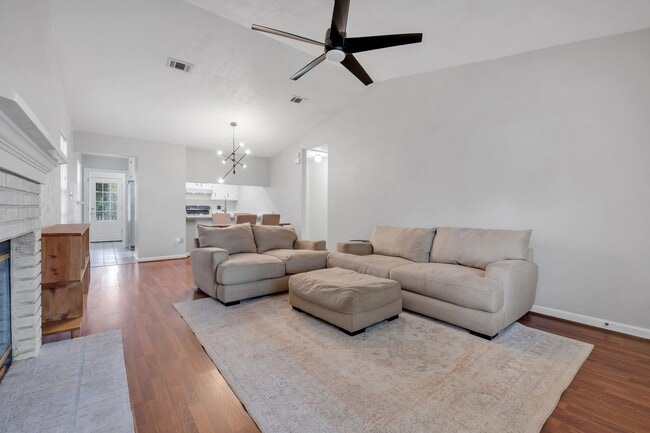 Building Photo - 2424 Ian Dr