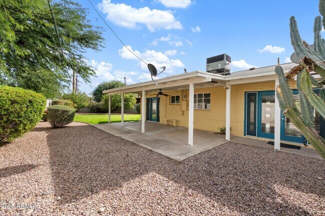 Building Photo - 1300 W Meadowbrook Ave