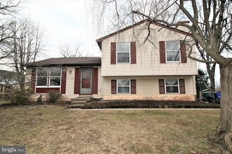 Building Photo - 507 Smoketree Ct