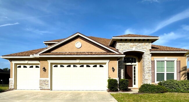 Primary Photo - Fully Furnished, Stunning 4/4, Available I...