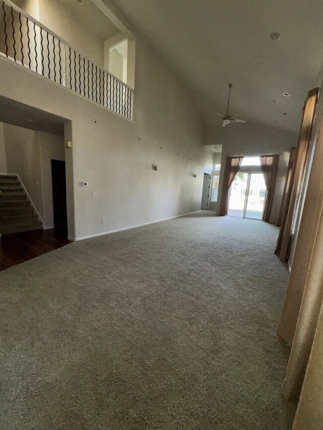 Building Photo - Luxurious 4-Bed, 3.5-Bath Retreat in Chowchilla - Spacious 2,379 Sq Ft Home Awaits!