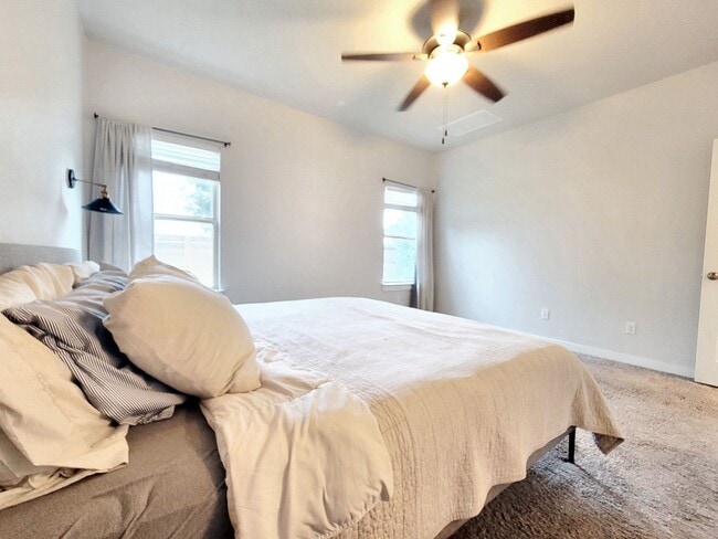 Building Photo - Comfortable One-Level 3BD/2BA with Natural...