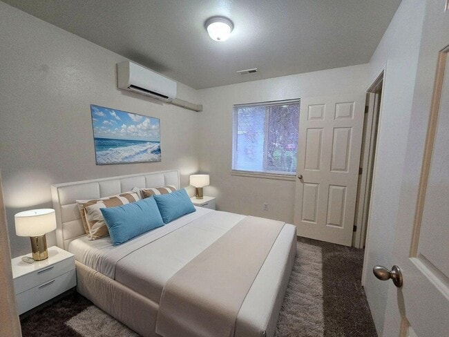 Building Photo - 1918 SE Douglas Ave