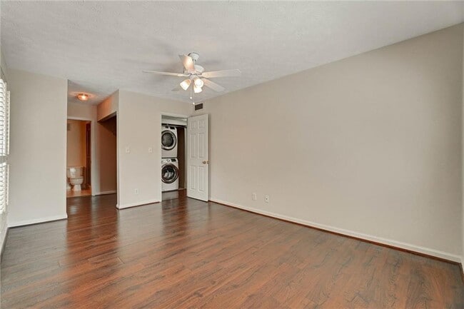 Building Photo - 3513 Essex Ave
