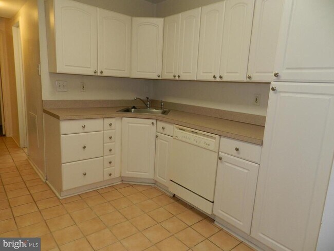 Building Photo - 2062 Royal Fern Ct