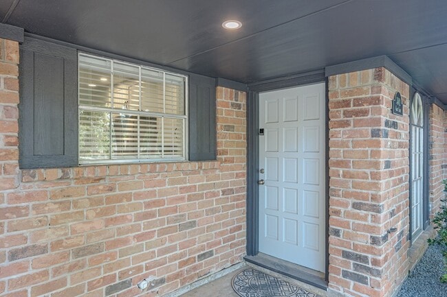 Building Photo - 3402 Gary Ln