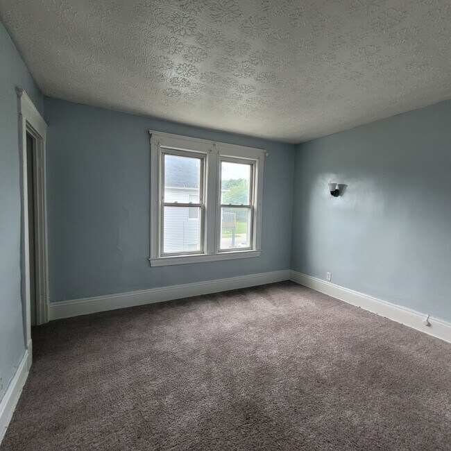 Building Photo - Single Family 4 Bed 2 Bath FOR RENT!