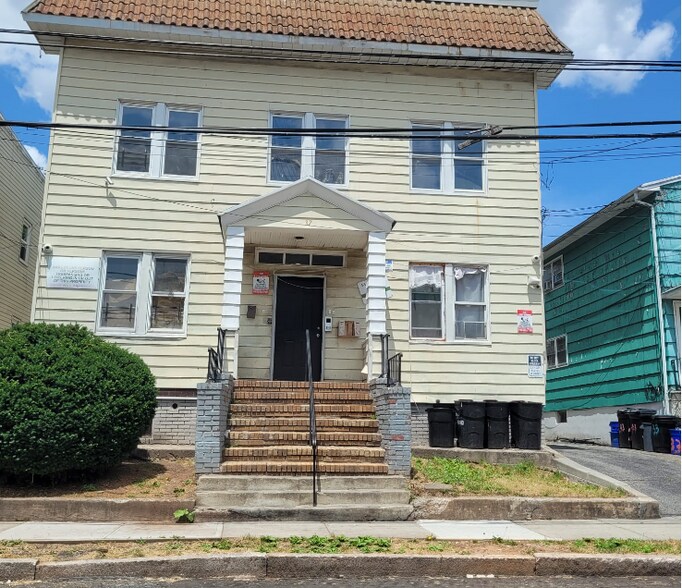 Building Photo - 37 Hanford St