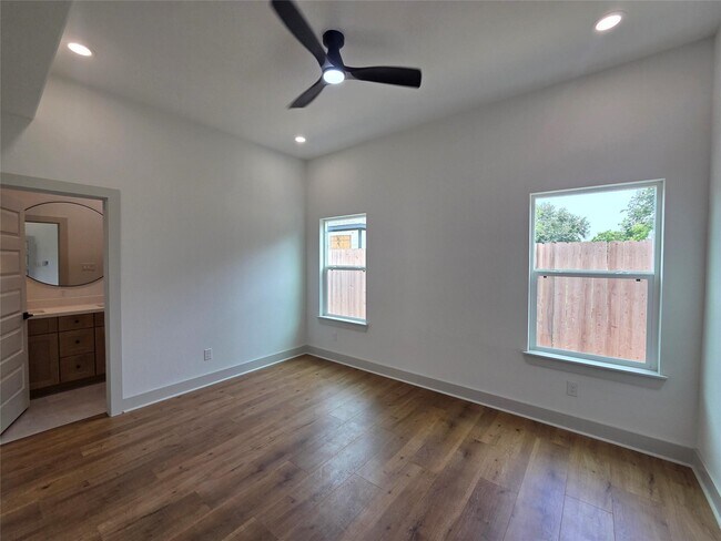 Building Photo - 9821 Turnbow St
